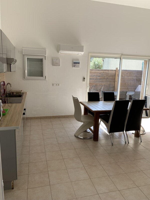 Dining - VILLA MARIA THE HOUSE OF HAPPINESS (Saint Rémy de Provence)