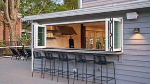 Terrace/patio - Located in the heart of Hunter, w/ direct views of the slopes, walking... (Hunter)
