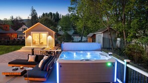 Terrace/patio - Located in the heart of Hunter, w/ direct views of the slopes, walking... (Hunter)