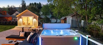 Located in the heart of Hunter, w/ direct views of the slopes, walking...