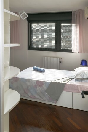 2 chambres, fer et planche à repasser, Wi-Fi gratuit, draps fournis