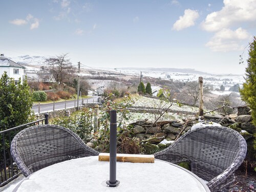 2 bedroom accommodation in Manod, near Blaenau Ffestiniog