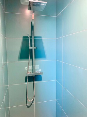 Shower, towels