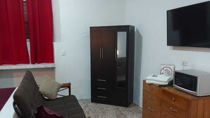 Grand Room | Langsir/tirai gelap terus, seterika/papan seterika, Wi-fi percuma 