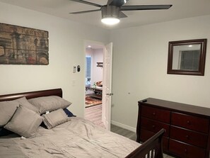 2 bedrooms, desk, iron/ironing board, WiFi
