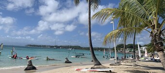 2-bedroom apartment Facing the golf course and next to the sea and marina