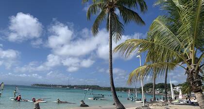 2-bedroom apartment Facing the golf course and next to the sea and marina