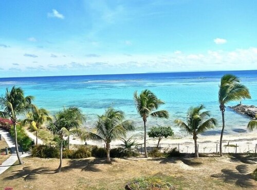 2-bedroom apartment Facing the golf course and next to the sea and marina