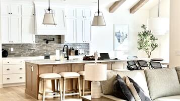 Smart TV, fireplace, DVD player, table tennis