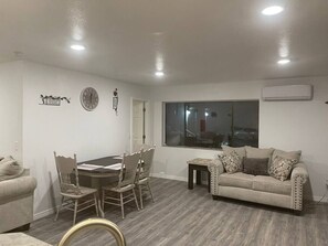 Interior - APT 1 · APT 1 Crazy Horse RV Resort (Kanab)