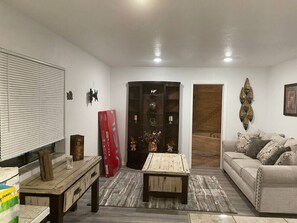 Interior - APT 1 · APT 1 Crazy Horse RV Resort (Kanab)