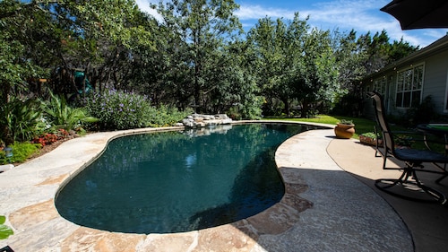 Dripping Springs area Guesthouse Bungalow