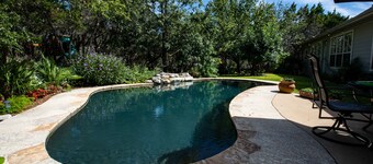 Dripping Springs area Guesthouse Bungalow