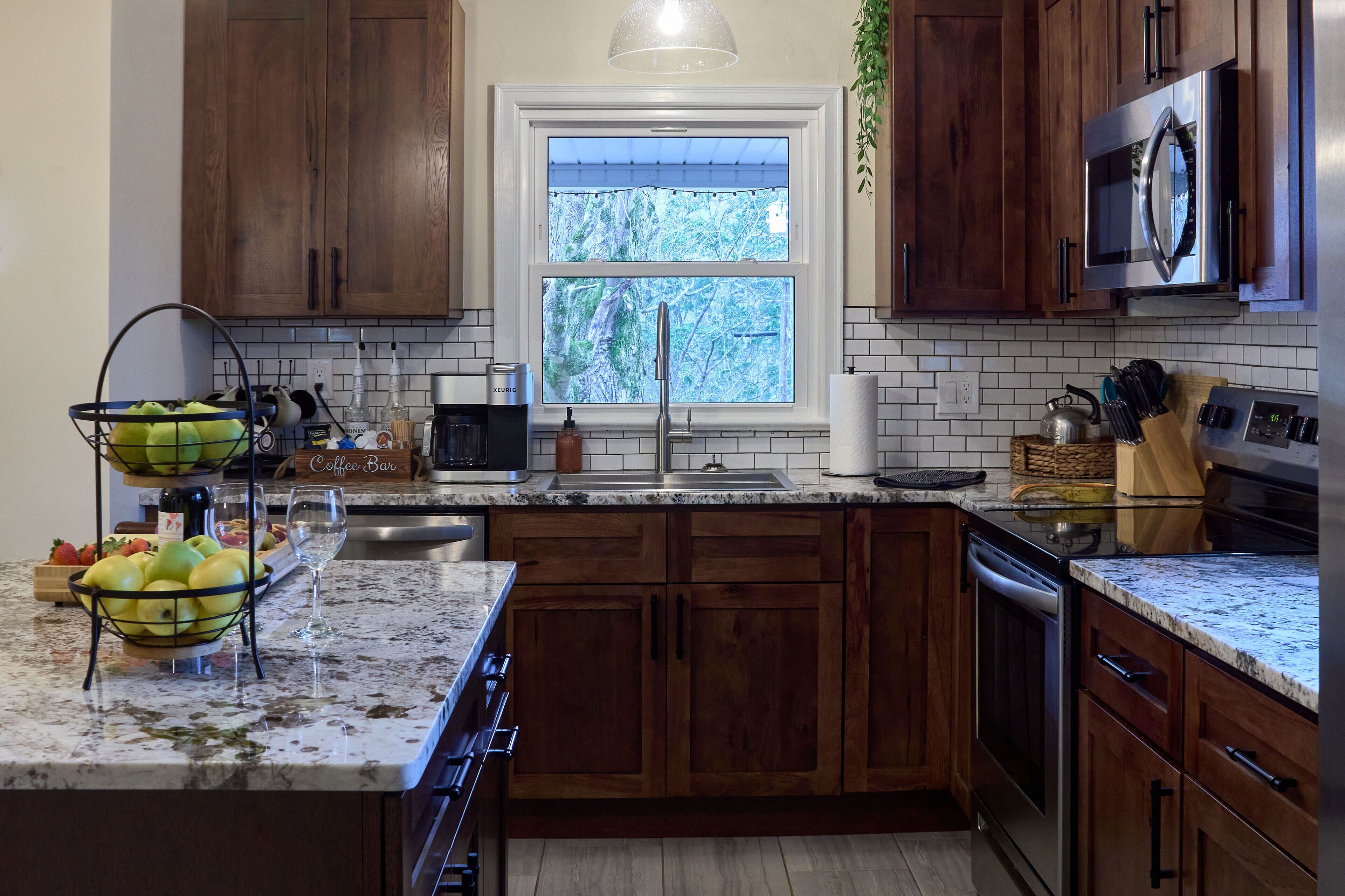 Coffee/tea maker, fridge, microwave, oven