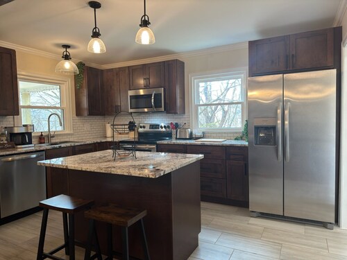 The Little River Farmhouse – Your Smoky Mountain Riverside Retreat