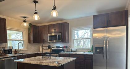 The Little River Farmhouse – Your Smoky Mountain Riverside Retreat