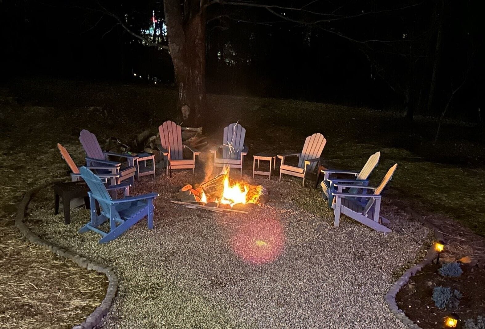 Peaceful 3-Acre Farmhouse/Private River access/Hot Tub/Fire Pits/Romantic