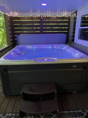 Tina de hidromasaje al aire libre