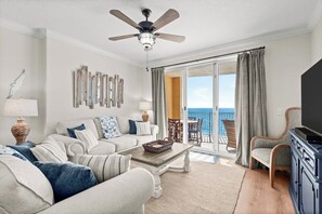 Smart TV - Renovated Beachfront 6th Floor Condo in Great Location (Panama City Beach)