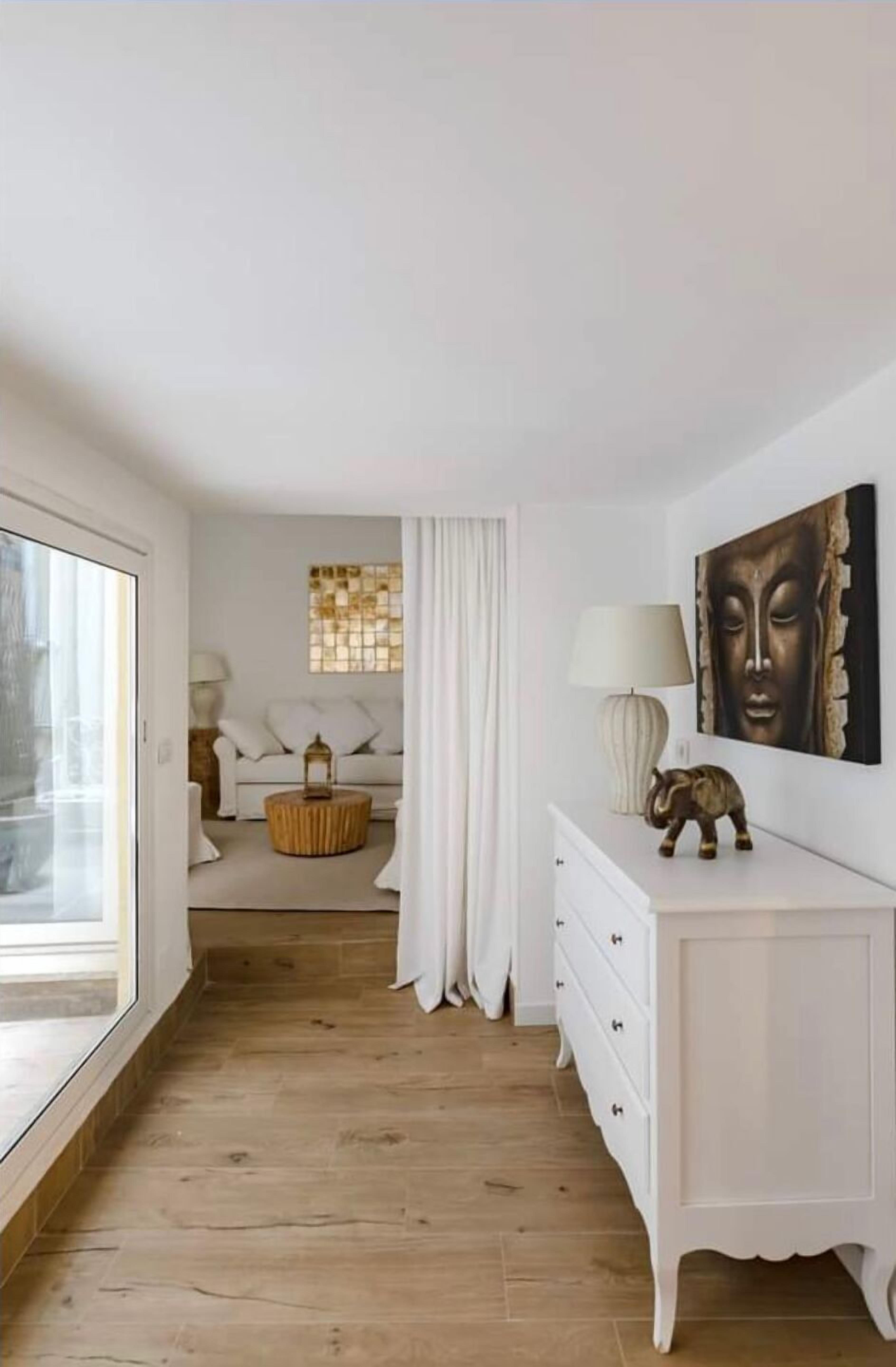 Luxury Apartment | 2 bedrooms, premium bedding, iron/ironing board, cots/infant beds