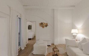 Luxury Apartment | Living area | 50-inch flat-screen TV with cable channels - Campo Dei Fiori - Grotte (Rome)