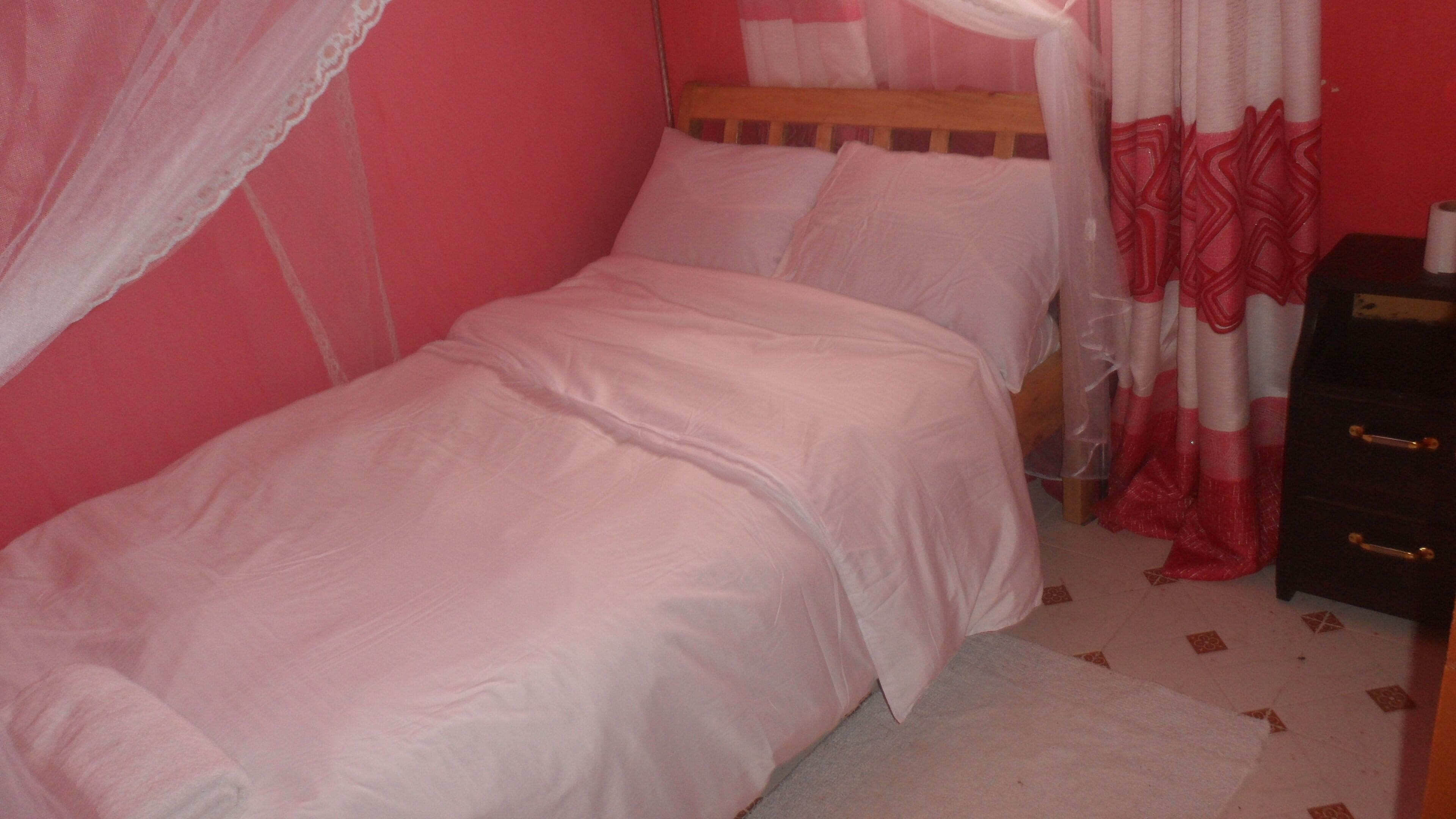 2 室のベッドルーム、デスク、アイロン / アイロン台、WiFi