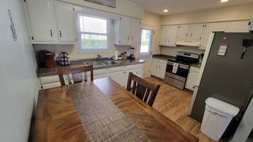 冰箱、微波炉、烤箱、炉灶