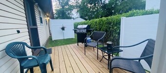 Tis’ Time Hideaway. Just a few blocks from beautiful Lake Erie! 