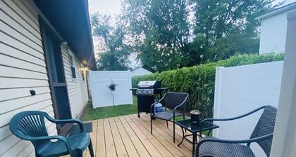 Tis’ Time Hideaway. Just a few blocks from beautiful Lake Erie!