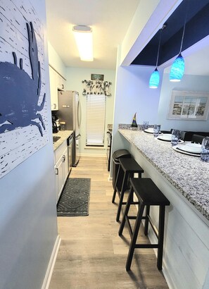 冰箱、微波炉、烤箱、炉灶