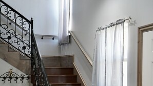 Interior - Clean and cozy farmhouse (Weatherford)