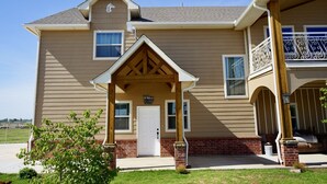 Exterior - Clean and cozy farmhouse (Weatherford)
