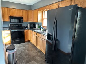 Fridge, microwave, oven, stovetop - Cozy home in the heart of Hocking Hills * with Hot Tub * (Logan)