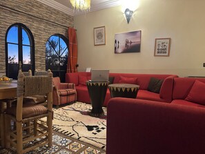 Smart TV, fireplace, books