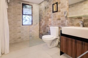 Bathroom - Club Mahindra Netrang (Netrang)