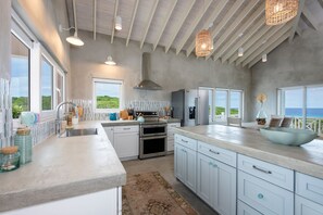 House, 4 Bedrooms | Private kitchen | Fridge, oven, coffee/tea maker, toaster