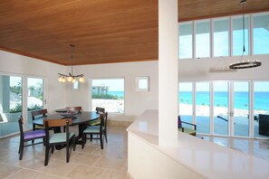 Villa, 4 Bedrooms | Dining