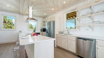 Casa, 2 habitaciones | Cocina privada | Refrigerador, cafetera y tetera y tostadora