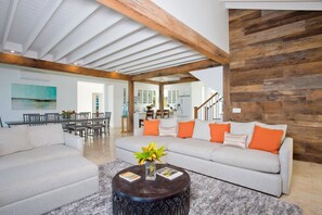 House, 6 Bedrooms | Living area