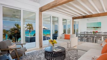 House, 6 Bedrooms | Living area