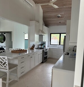 House, 3 Bedrooms | Private kitchen