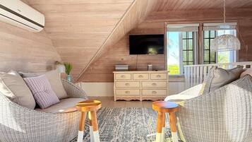 Cottage, 2 Bedrooms | Living area