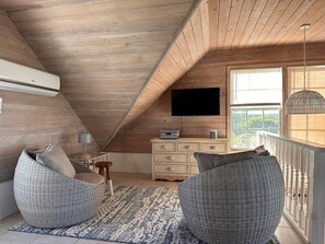 Cottage, 2 Bedrooms | Living area