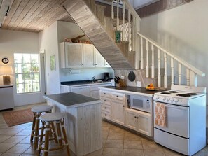 Casa de campo, 2 habitaciones | Cocina privada | Frigorífico, horno, cafetera o tetera y tostadora