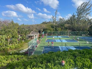 House, 5 Bedrooms | Sports court