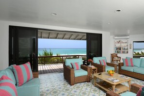 House, 5 Bedrooms | Living area