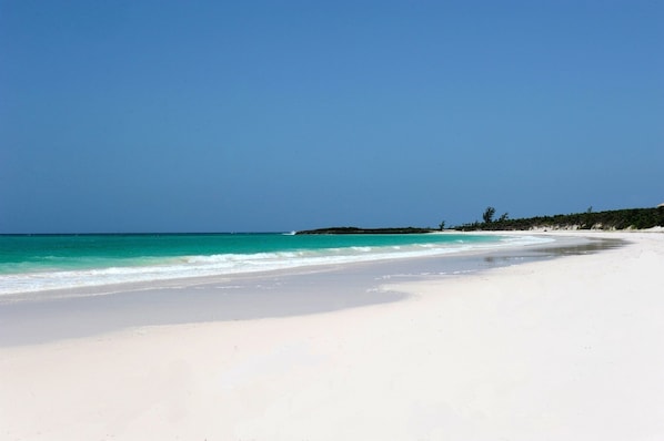 House, 5 Bedrooms | Beach | On the beach