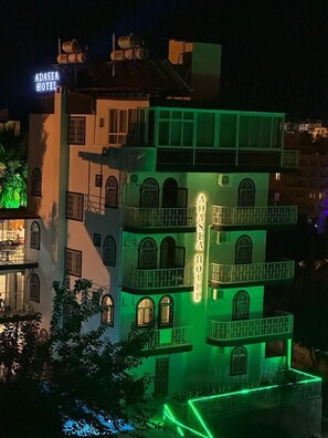 المنشأة من الخارج
