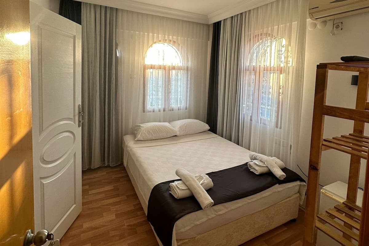 Ropa de cama de alta calidad, wifi gratis y ropa de cama