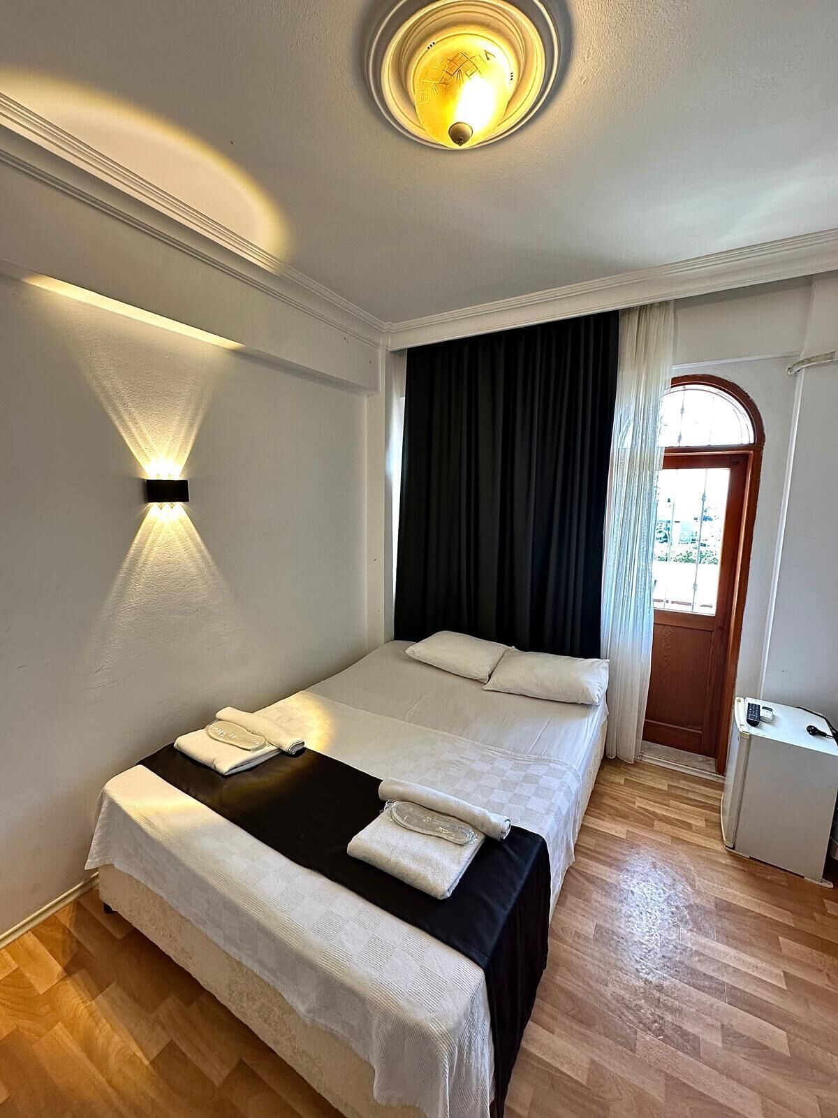 Premium bedding, WiFi (free), bed sheets